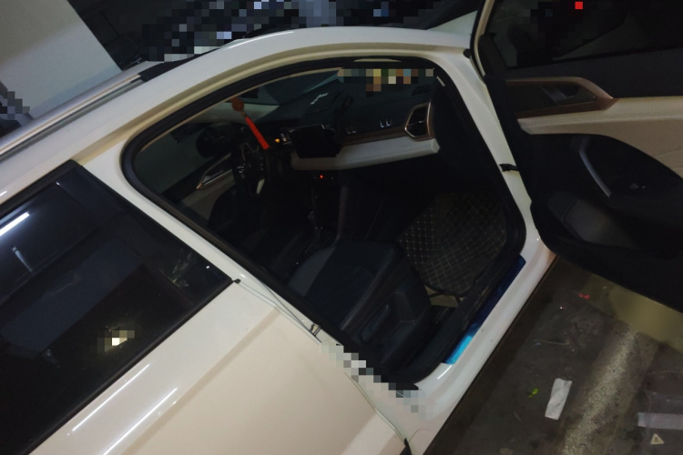 大众 途岳 2023款 300TSI 两驱皎月版局部细节9005