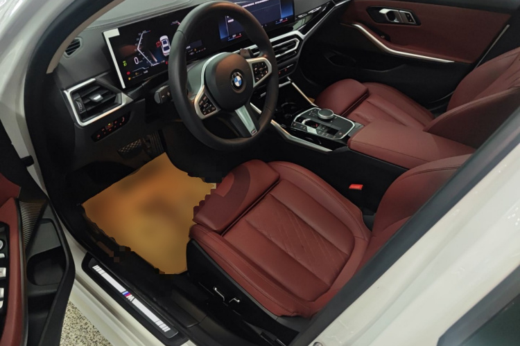 宝马3系 2024款 320Li M运动套装中控内饰19