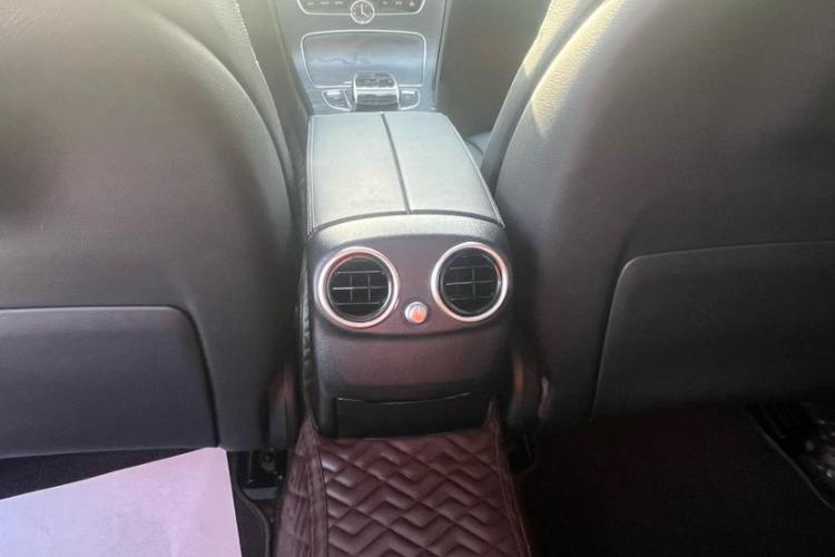 奔驰C级 2018款 C 180 L 时尚型运动版中控内饰7004