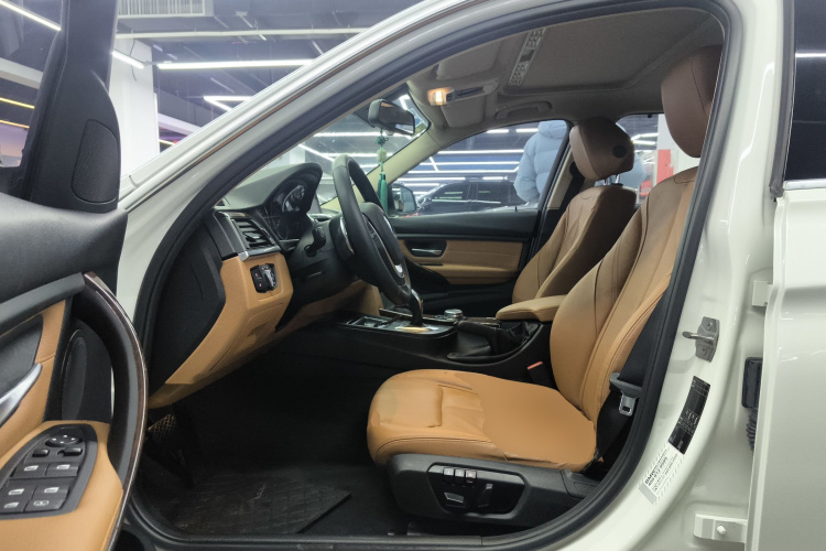 宝马3系 2015款 320Li 豪华设计套装中控内饰20