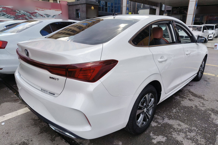 长安 逸动 2024款 PLUS 蓝鲸NE 1.4T GDI DCT高能版车身外观7