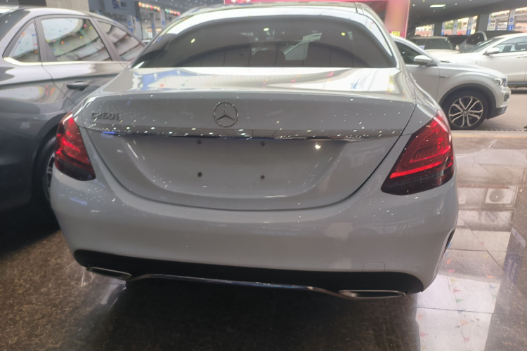 奔驰C级 2019款 C 260 L 运动版车身外观6