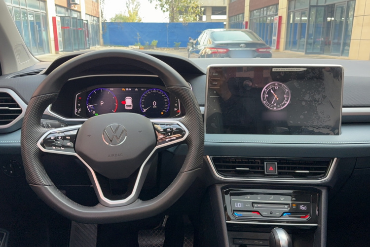 大众 途岳 2023款 300TSI 两驱满月版中控内饰7003