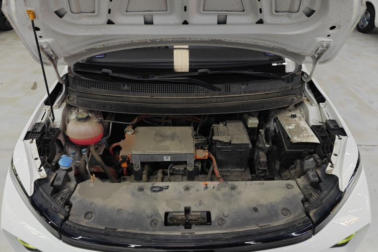 吉利几何 几何E 2022款 320KM 乖巧虎 5座机舱底盘24