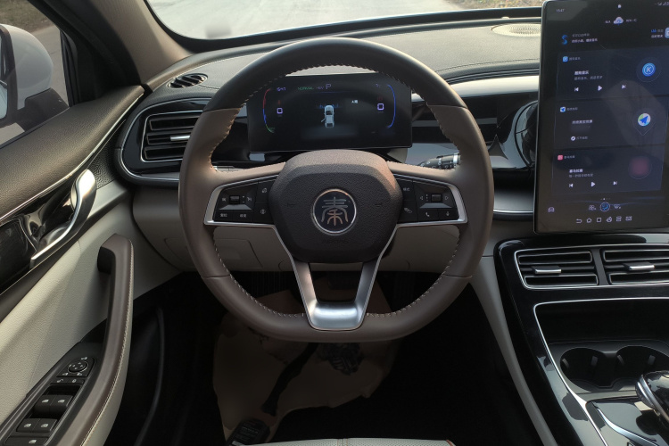 比亚迪 秦PLUS 2023款  冠军版 DM-i 120KM超越型中控内饰13