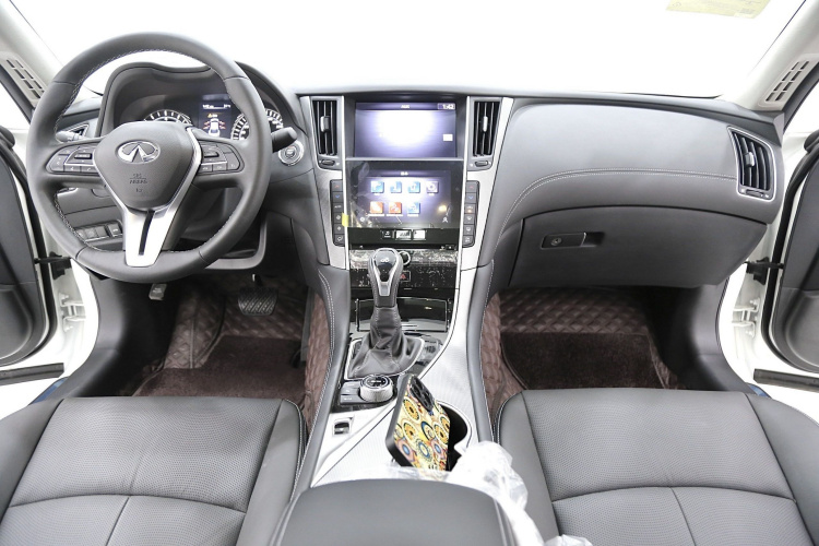 英菲尼迪Q50L 2022款 2.0T 逸享版中控内饰7001
