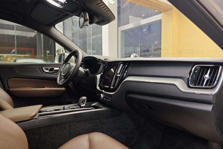 沃尔沃XC60 2022款 B5 四驱智逸豪华版中控内饰7002