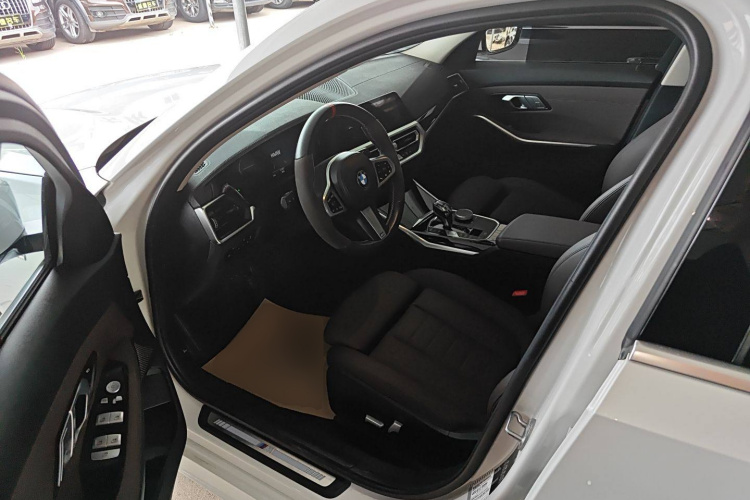 宝马3系 2022款 320Li M运动套装中控内饰19