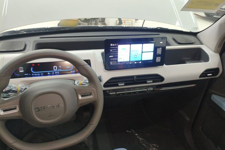 吉利银河 2024款 熊猫mini 200km 耐力熊中控内饰7002