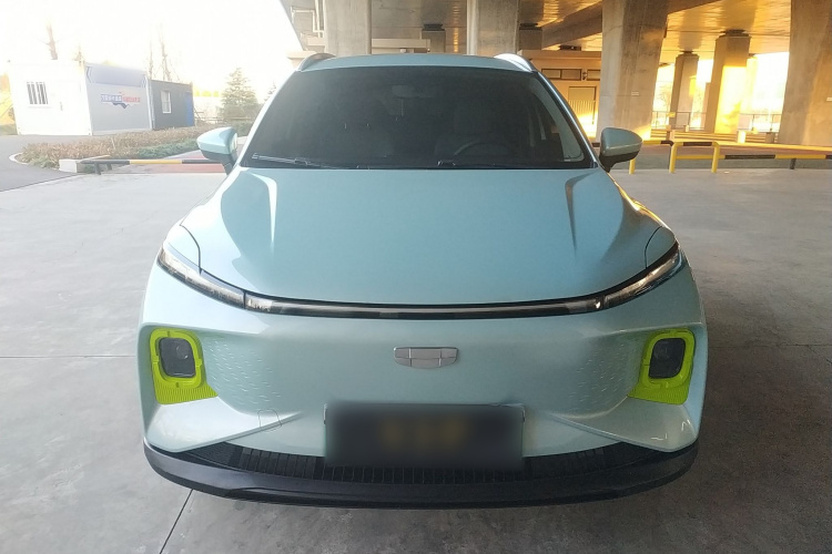 吉利几何E萤火虫 2023款 320KM 乖帅虎 5座车身外观2