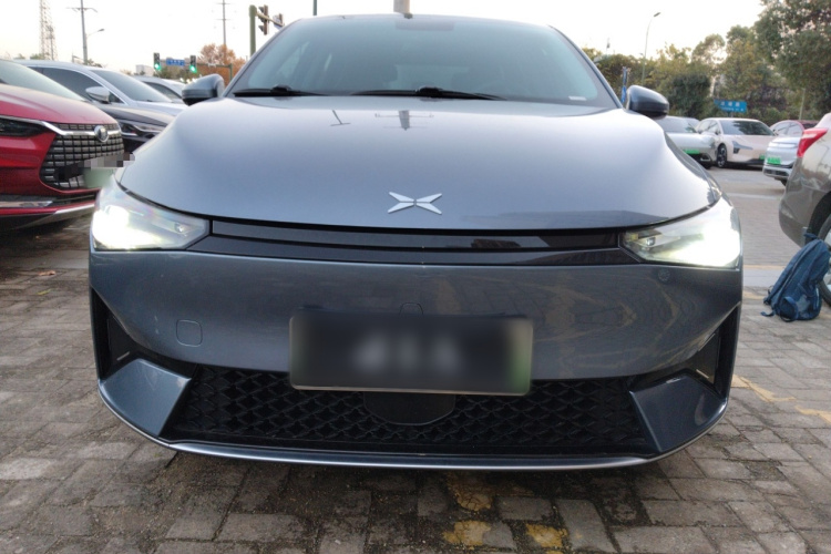 小鹏P5 2022款 550E车身外观2