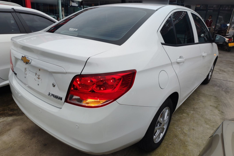 雪佛兰 2015款 赛欧3 1.5L 手动理想天窗版车身外观7