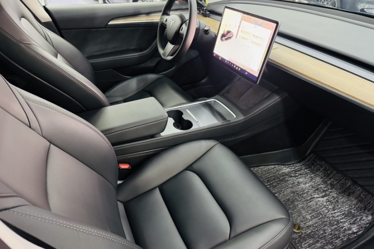 特斯拉 Model 3 2022款 后轮驱动版中控内饰7007