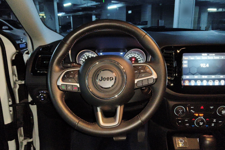 Jeep 指南者 2019款 220T 自动家享版局部细节13