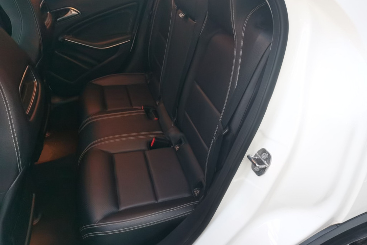 奔驰GLA 2019款 GLA 200 动感型中控内饰7004