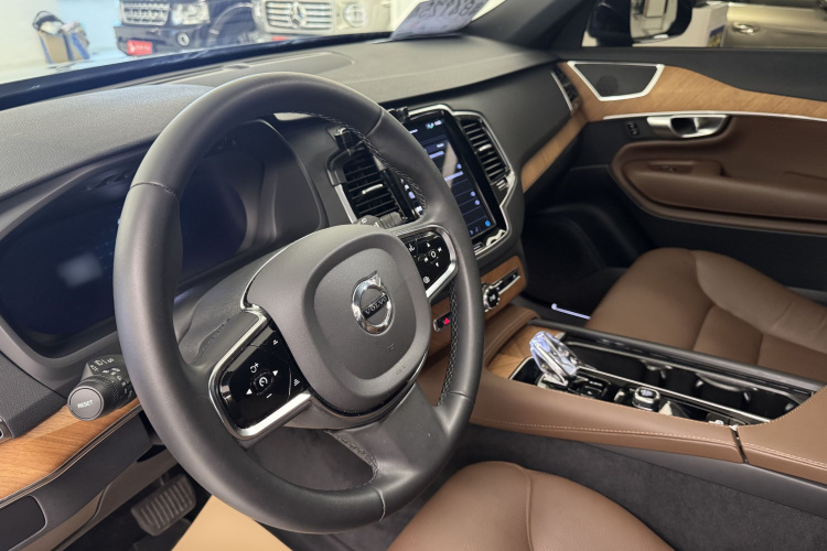 沃尔沃XC90 2023款 B6 智逸豪华版 7座中控内饰7014