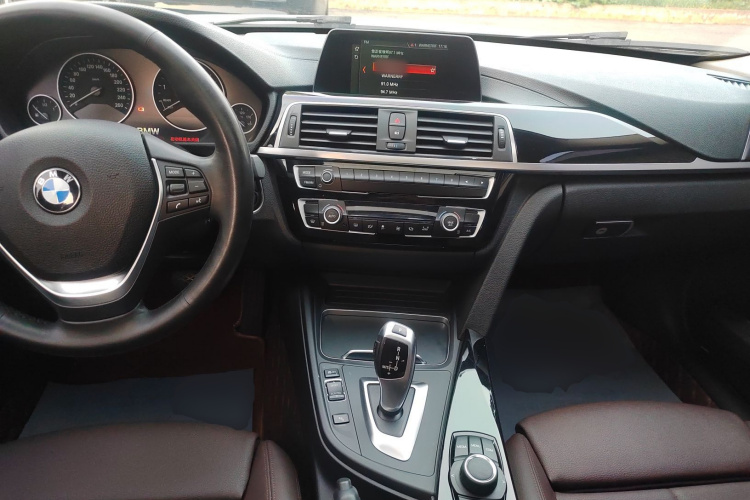 宝马3系 2018款 320Li 时尚型中控内饰12