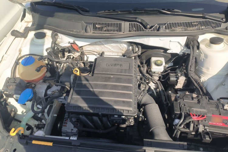 大众 朗逸 2015款 1.6L 自动舒适版机舱底盘24