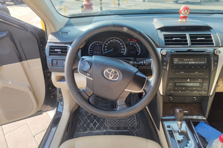 丰田 凯美瑞 2015款 2.0G 领先版中控内饰13