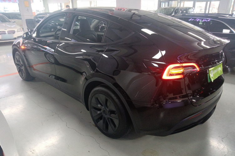 特斯拉 Model Y 2023款 后轮驱动版车身外观4