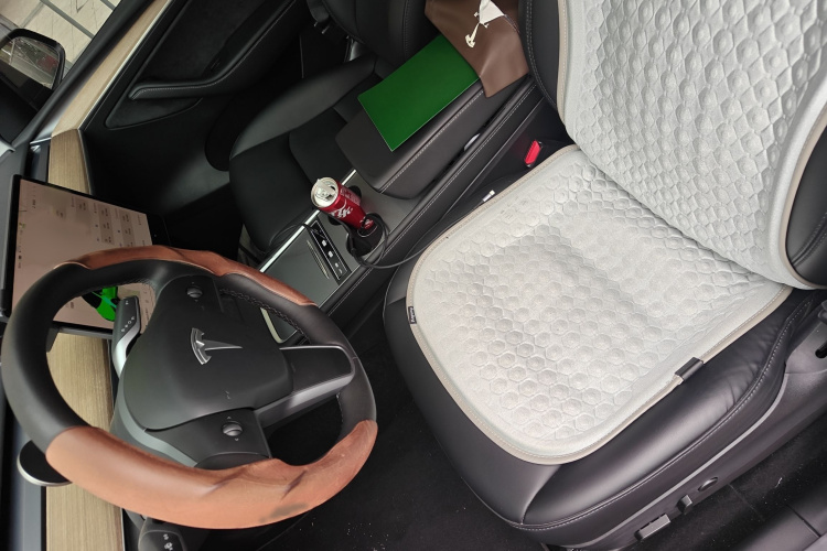 特斯拉 Model Y 2022款 长续航全轮驱动版局部细节19