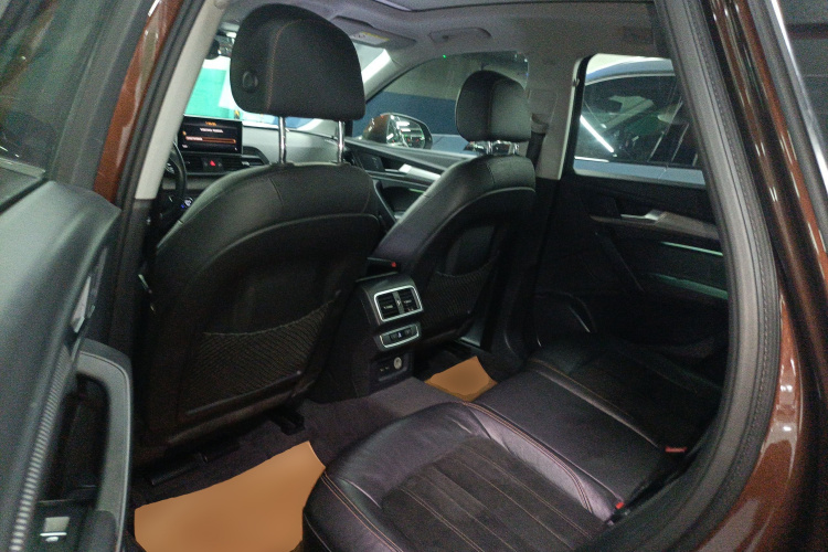 奥迪Q5L 2018款 45 TFSI 尊享时尚型 国V中控内饰7004