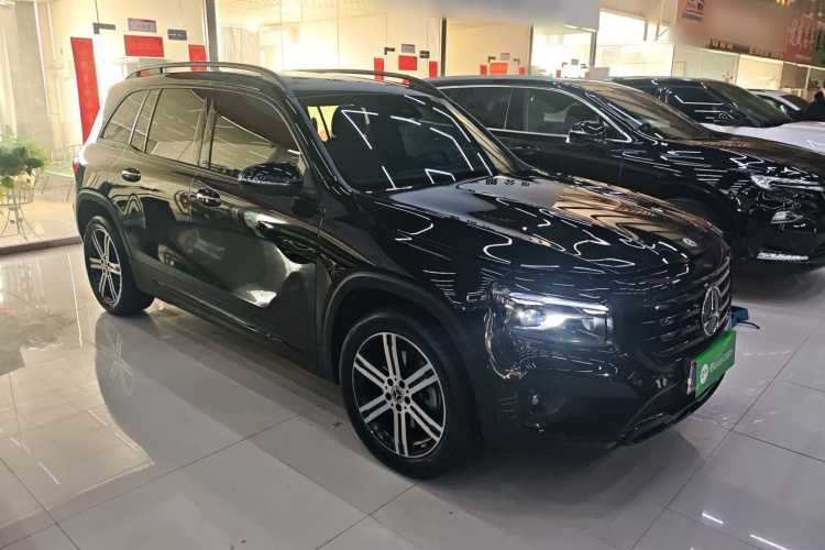 奔驰GLB 2024款 GLB 220 4MATIC车身外观6002