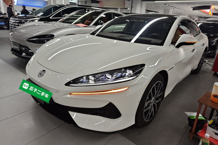 腾势Z9 2024款 1100km 四驱Max版车身外观1