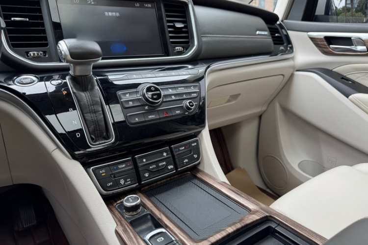 广汽传祺 传祺M8 2018款 320T 旗舰版局部细节16