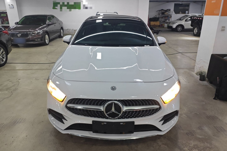 奔驰A级 2020款 改款二 A 180 L 运动轿车车身外观2