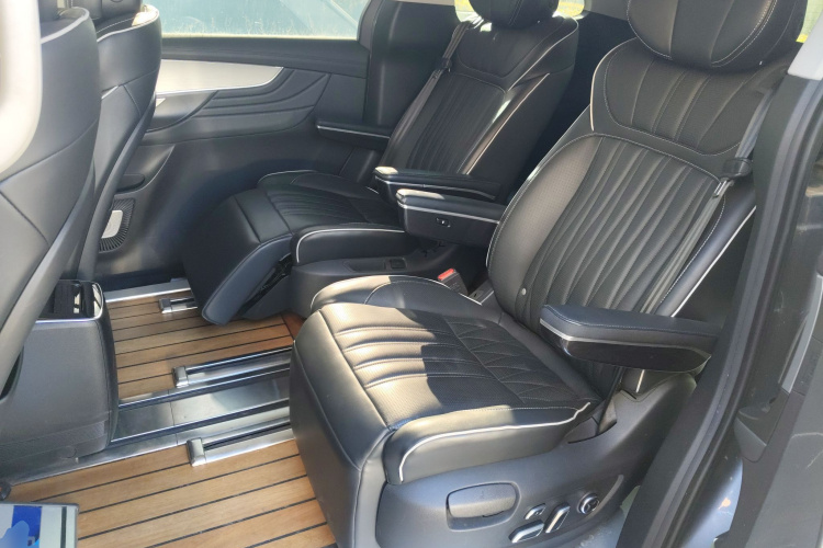 荣威iMAX8 2021款 400TGI Supreme系列尊荣版中控内饰21