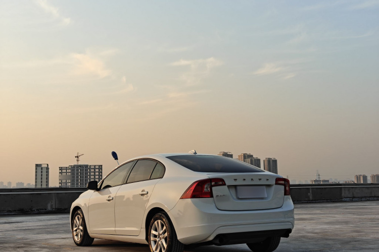 沃尔沃S60 2015款 S60L 2.0T 智行版车身外观6003