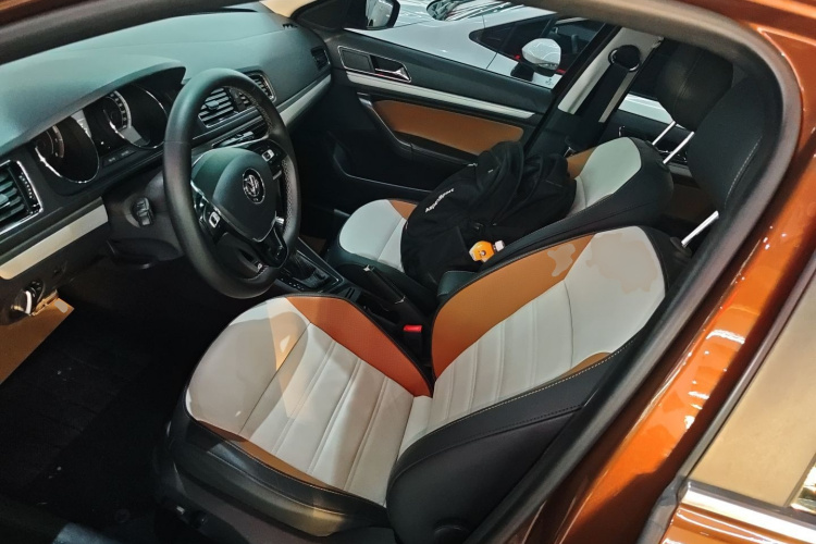 大众 朗境 2016款 230TSI DSG豪华版中控内饰19