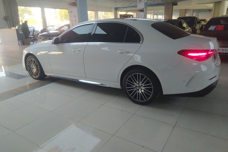 奔驰C级 2024款 改款二 C 260 L 运动版车身外观4