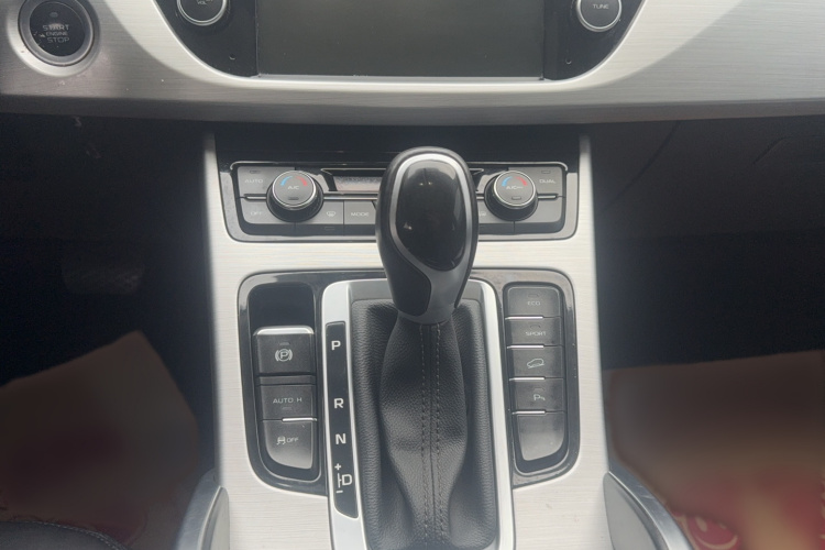 吉利汽车 博越 2016款 1.8TD 自动智联型中控内饰7007