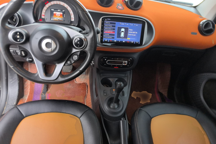 smart fortwo 2015款 1.0L 52千瓦硬顶激情版中控内饰12