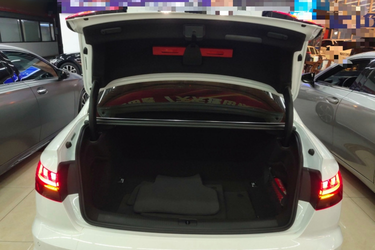 奥迪A4L 2024款 40 TFSI 时尚动感型机舱底盘23