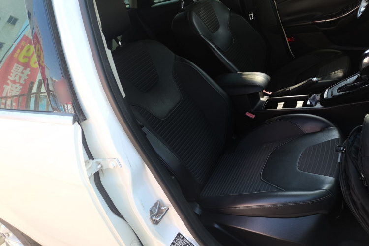 福特 福克斯 2015款 两厢 EcoBoost 180 自动精英型局部细节41