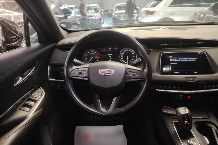 凯迪拉克XT4 2018款 28T 两驱技术型中控内饰13