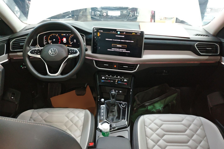 大众 探岳 2024款 300TSI 两驱豪华Plus进阶版中控内饰7002