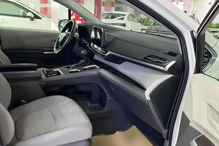 丰田 赛那SIENNA 2024款 2.5L混动 舒适版中控内饰7002