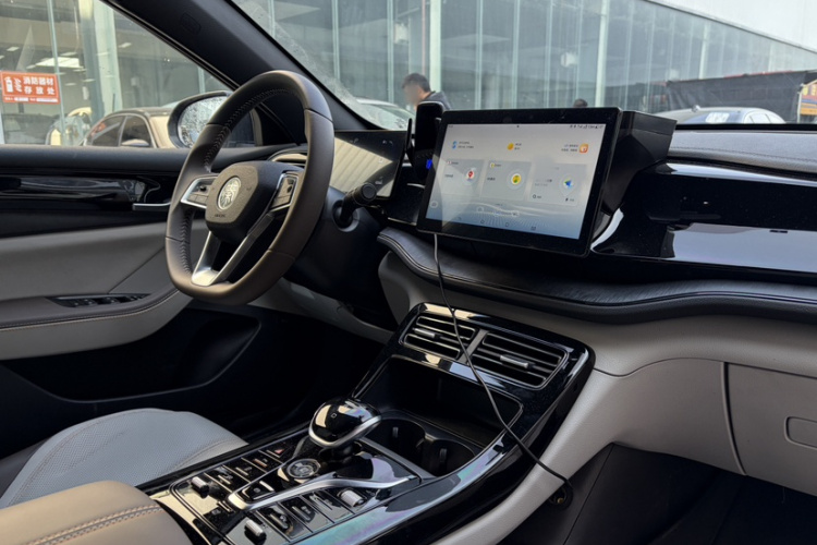 比亚迪 秦PLUS 2024款 荣耀版 DM-i 55KM领先型中控内饰7001