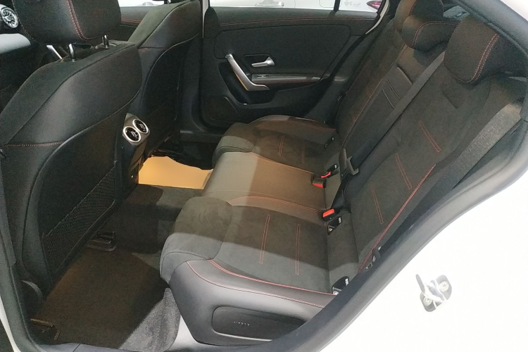 奔驰A级 2025款 A 200 L 时尚型中控内饰7004