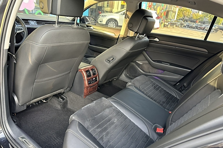 大众 迈腾 2020款 330TSI DSG 豪华型中控内饰7006