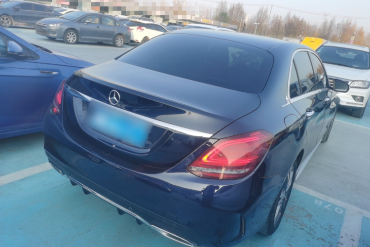 奔驰C级 2019款 C 180 L 时尚型运动版车身外观7