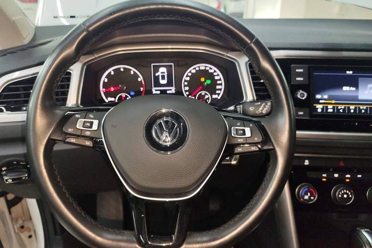 大众 T-ROC探歌 2020款 230TSI DSG两驱进取型中控内饰13