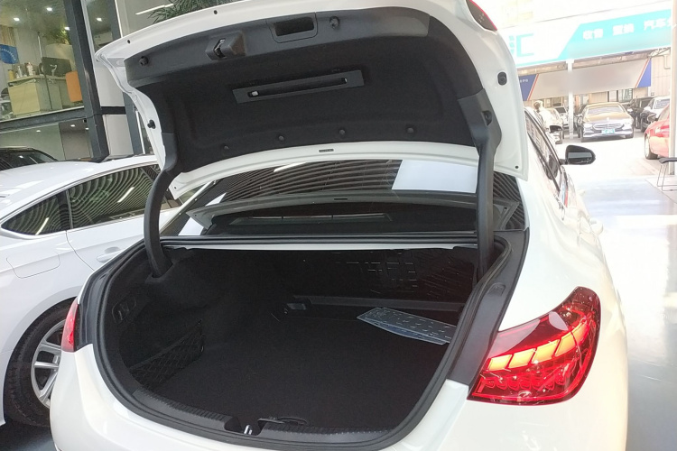 奔驰C级 2022款 C 260 L 皓夜运动版局部细节23