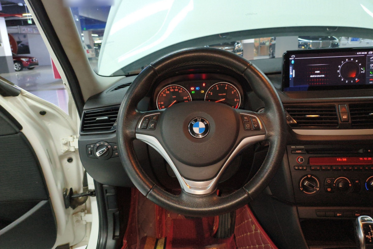 宝马X1 2014款 sDrive18i 时尚型中控内饰13