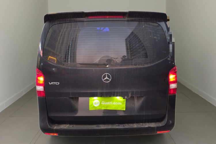 奔驰 威霆 2021款 2.0T 精英版 7座车身外观6