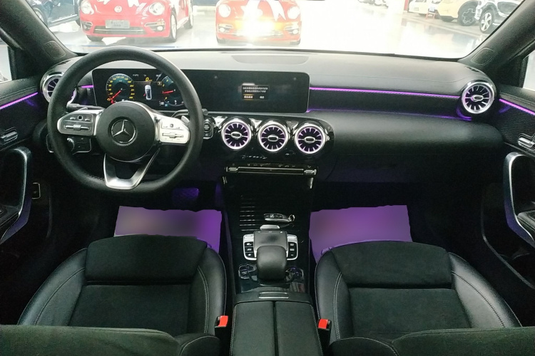 奔驰A级 2020款 A 200 L 运动轿车中控内饰12